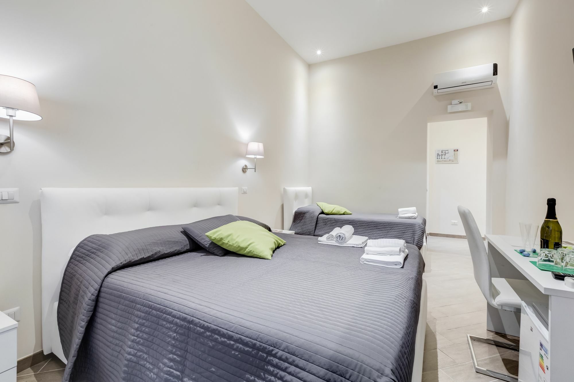 Vaticano 38 Suites Рим Екстериор снимка