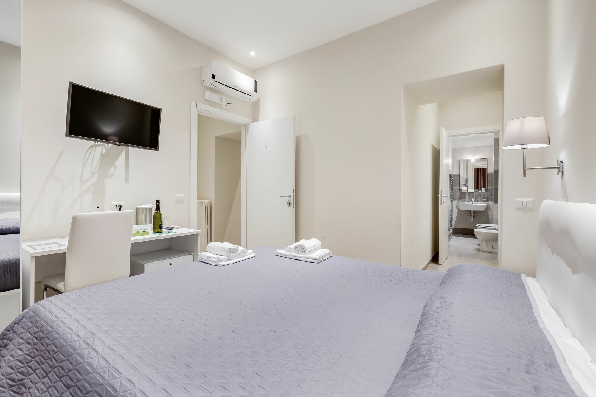 Vaticano 38 Suites Рим Екстериор снимка
